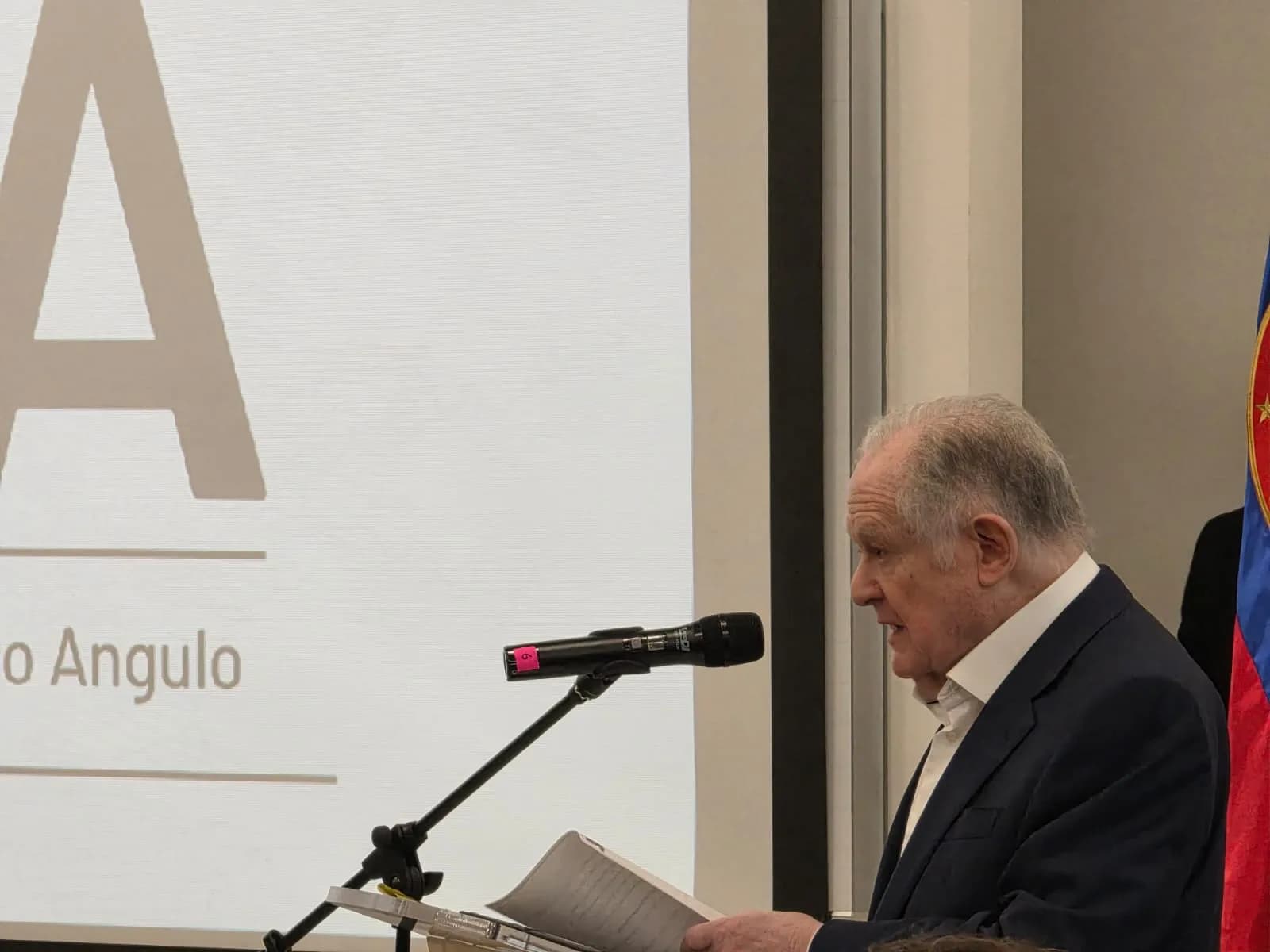 Abelardo de la Espriella, presidente de Colombia, anunció que Luis Carlos Sarmiento Angulo donó $200.000 millones para la reconstrucción de las zonas afectadas por el sismo