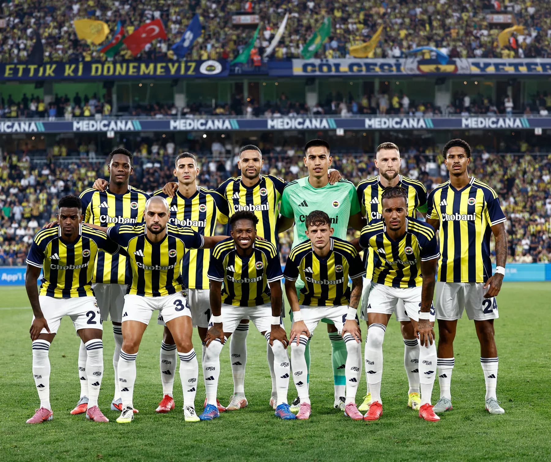 El colombiano Jhon Durán marcó gol en la victoria del Fenerbahçe sobre el Feyenoord en la Champions League