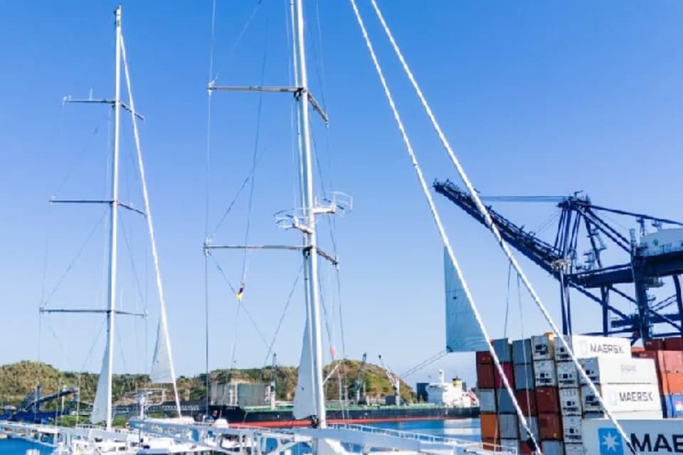 Arribó a Santa Marta el velero Anemos que llevará 96% café y 4% cacao colombiano con destino a Quebec en Canadá y luego Le Havre, en Francia