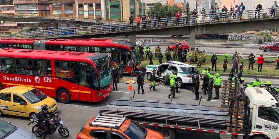 No hubo acuerdo para levantar el paro de taxistas en Bogotá y ya van nueve buses de TransMilenio vandalizados