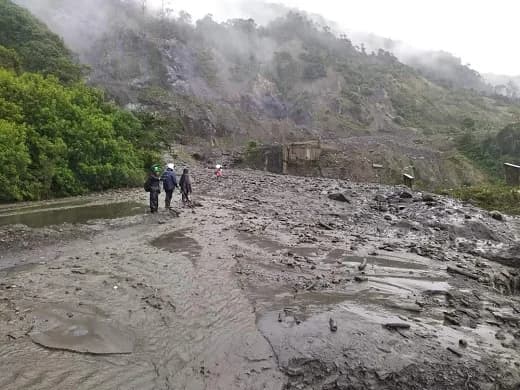 Cerrada la Transversal de El Libertador por deslizamiento: comunica al Cauca con Huila