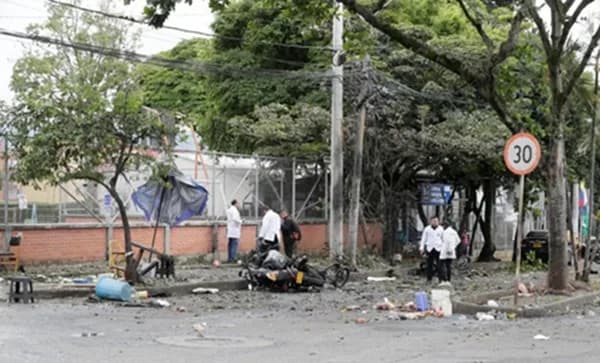 Un muerto y 15 heridos es el balance preliminar de un atentado terrorista frente a la base aérea de Cali Marco Fidel Suárez en el norte de Cali