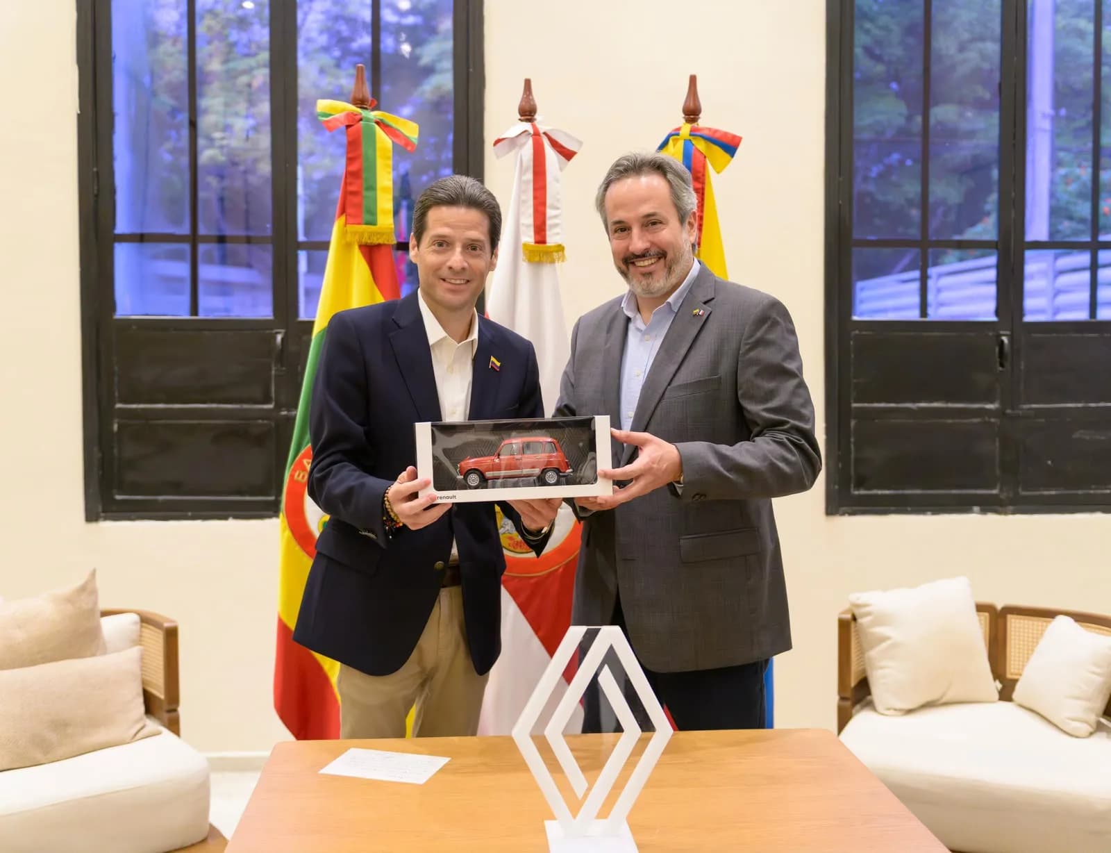 Con inversión de hasta US$150 millones, el Gobierno trabaja en acuerdo con Renault-Sofasa para fabricar vehículo en Colombia
