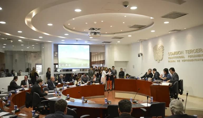 Cámara de Representantes acepta la renuncia de los tres integrantes de la Comisión Interparlamentaria de Crédito Público y se aplazan convocatorias del Ministerio de Hacienda