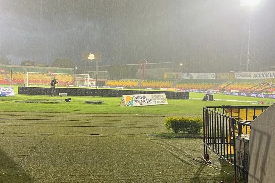 Partido entre Atlético Bucaramanga y Boyacá Chicó, se encuentra suspendido por aguacero y tormenta eléctrica