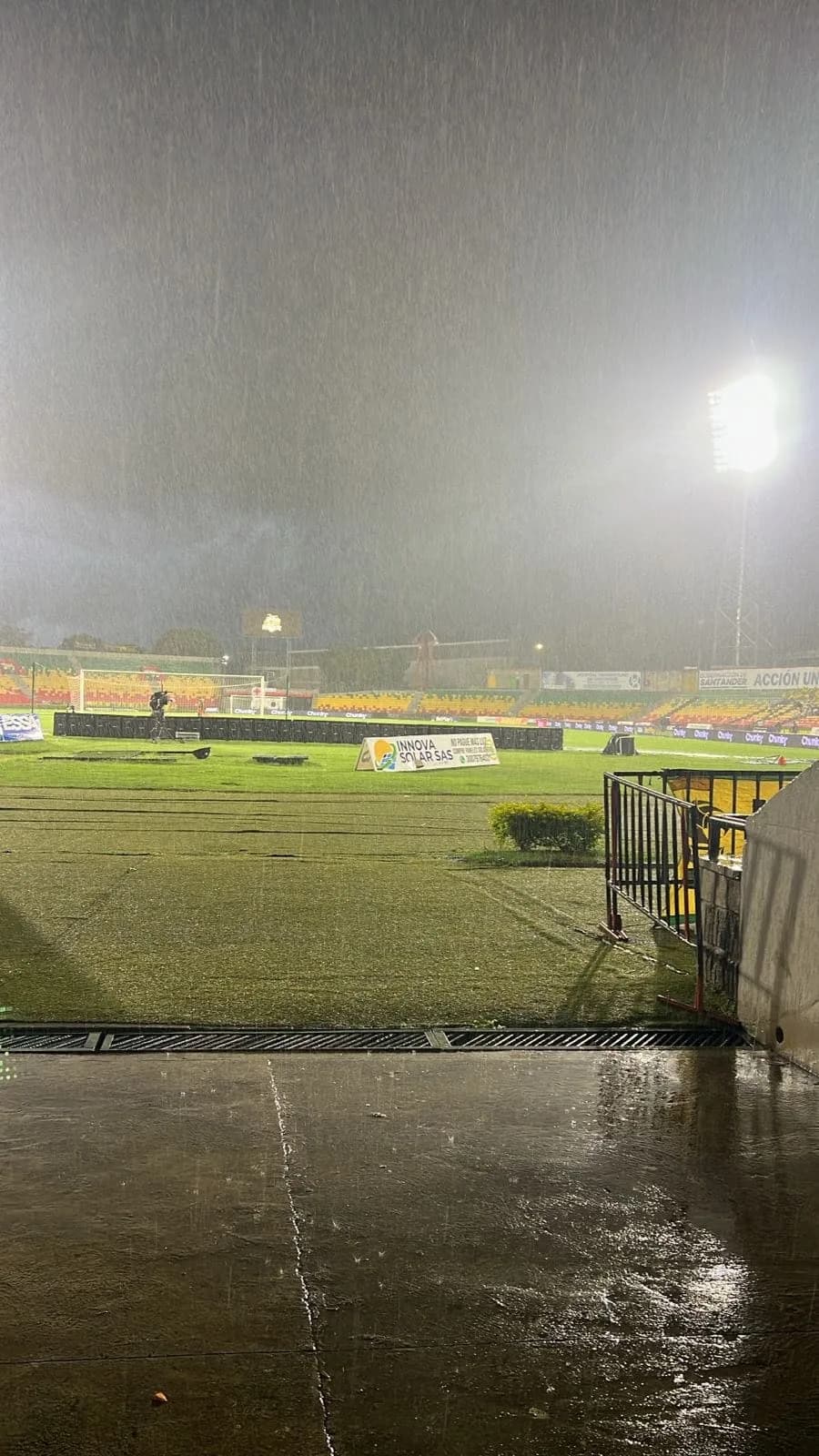 Partido entre Atlético Bucaramanga y Boyacá Chicó, se encuentra suspendido por aguacero y tormenta eléctrica