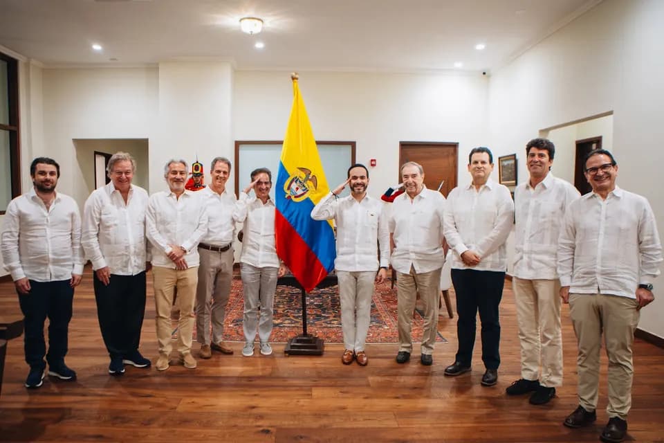 Qué devela foto presidente-cacaos: Bruce velado; un Tigre borroso para la Cumbre Bancaria; Mora, la imagen paisa; el Valle, con sabor a Colombina; y los Daes no salen