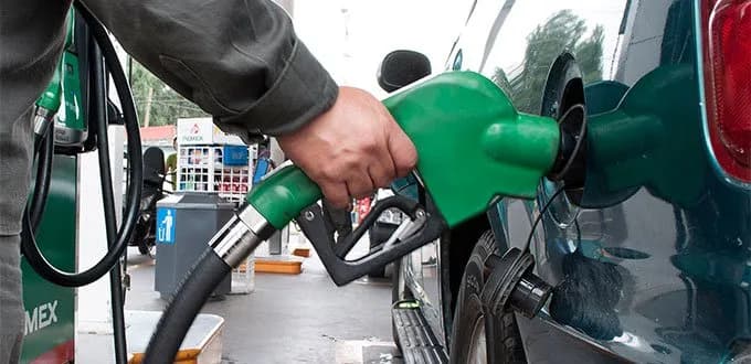 Difícil que haya alza de gasolina en diciembre: así su inflación anual en todo 2023 será de 45,29%, partiendo que entre octubre y noviembre subirá de 46,02% a 47,55%