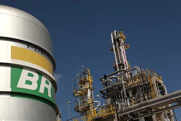 Petrobras analiza una posible alianza estratégica con Pemex en refinería y gas