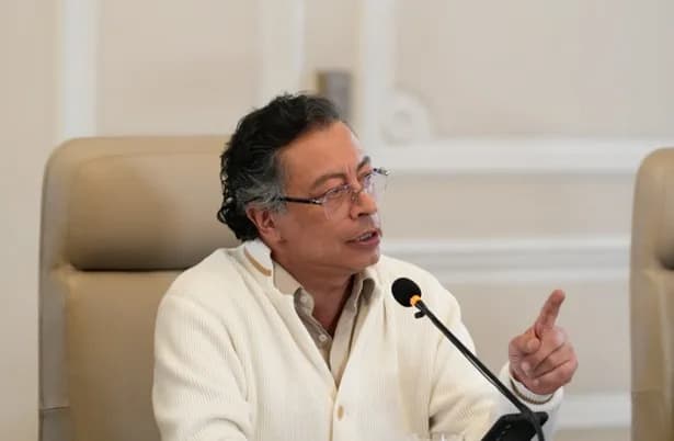 El presidente de Colombia, Gustavo Petro, citó al superintendente Financiero para investigar presunto prevaricato