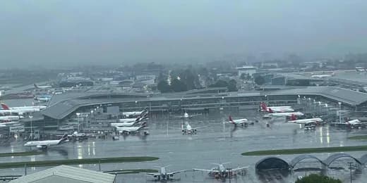 Cancelación de vuelos y retrasos en el Aeropuerto Eldorado de Bogotá por intensas lluvias