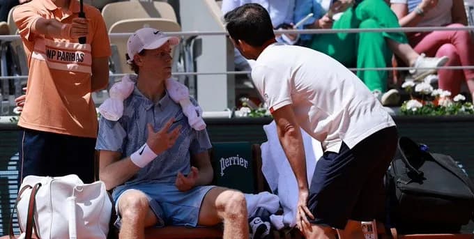 Sorpresa en Roland Garros: el número uno del mundo, Jannik Sinner quedó eliminado en la segunda ronda del Grand Slam