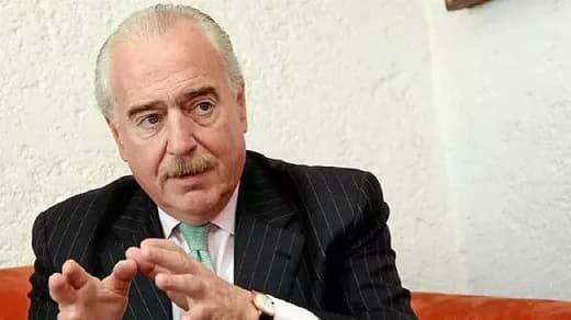El expresidente colombiano Andrés Pastrana fue liberado tras retención en el aeropuerto de Angola