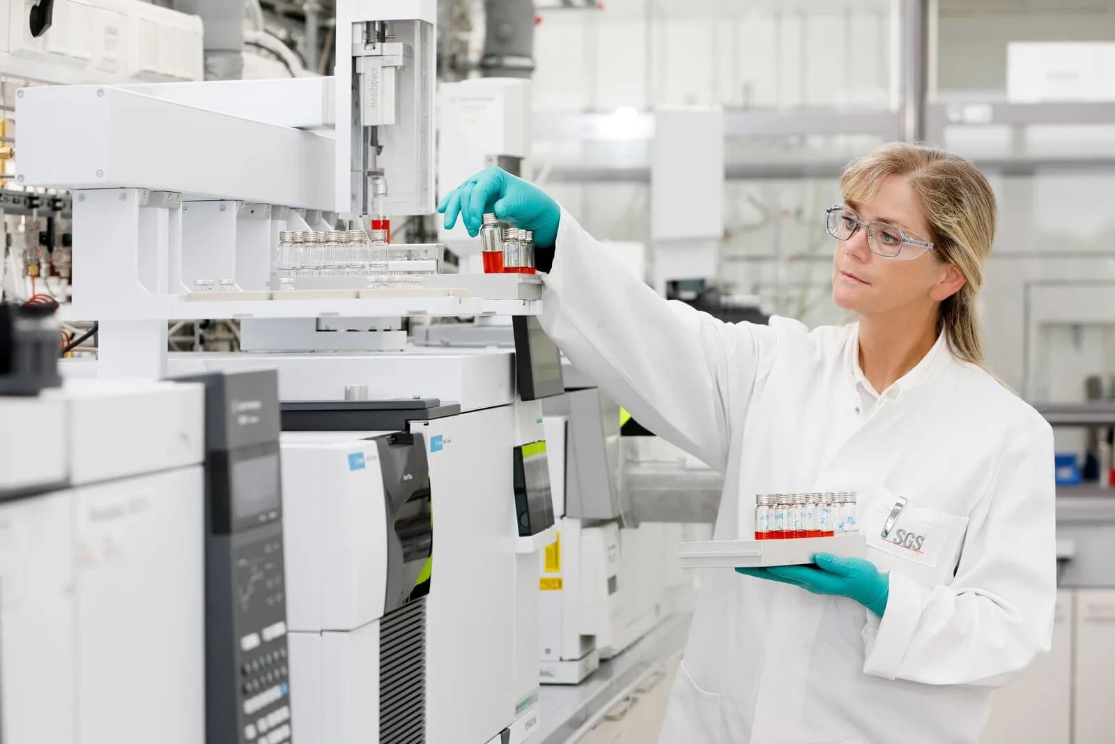Multinacional suiza SGS adquirió  empresas colombianas Análisis Químico y Microbiológico (AQM) y Cromanal