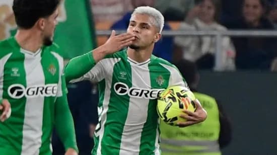 El colombiano ‘Cucho’ Hernández anotó el cuarto gol en la victoria del Betis contra Getafe