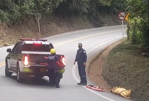 Hallaron cuatro mineros muertos en la carretera en el corregimiento del Pinguro en Antioquia: los cuerpos estaban envueltos en plásticos