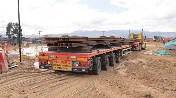 Empezaron a llegar a Bogotá los rieles de la Primera Línea del Metro que entraron a Colombia por Cartagena, desde China