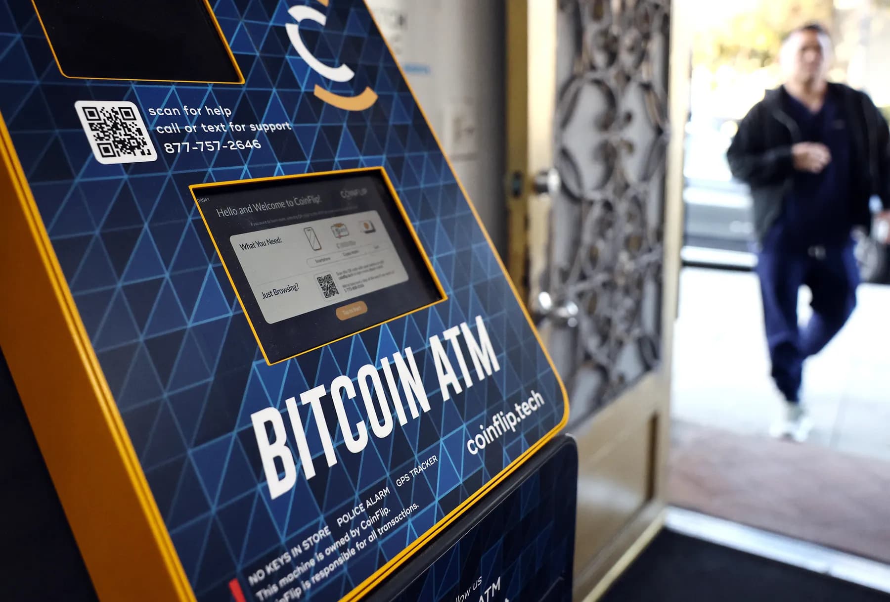 Regulador estadounidense revocó una norma bancaria impopular que impedía a los bancos de Wall Street adoptaran criptomonedas