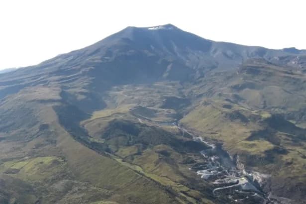 Volcán Puracé retorna a estado de alerta Amarilla tras disminuir progresivamente la actividad