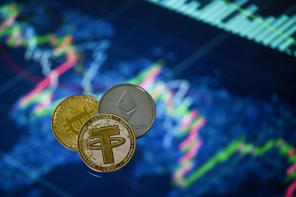 Bitcoin y ethereum caen a medida que se reanuda la venta masiva de criptomonedas
