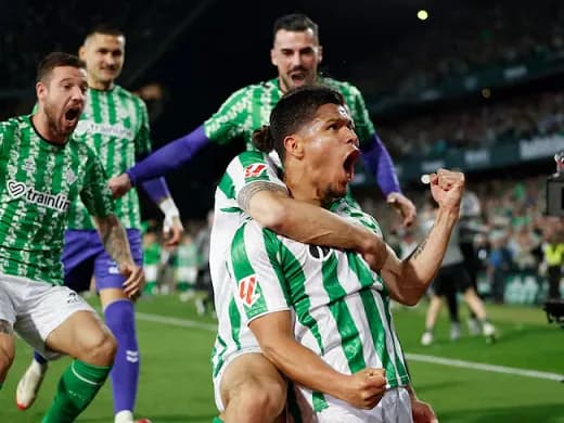 Betis le ganó dos a uno a Sevilla con gol del colombiano Cucho Hernández