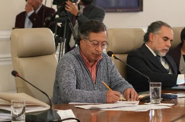 Petro aseguró que el aumento irregular del gas, por parte de las empresas detuvo la caída de la inflación; advirtió con intervenir a quienes sigan con la práctica