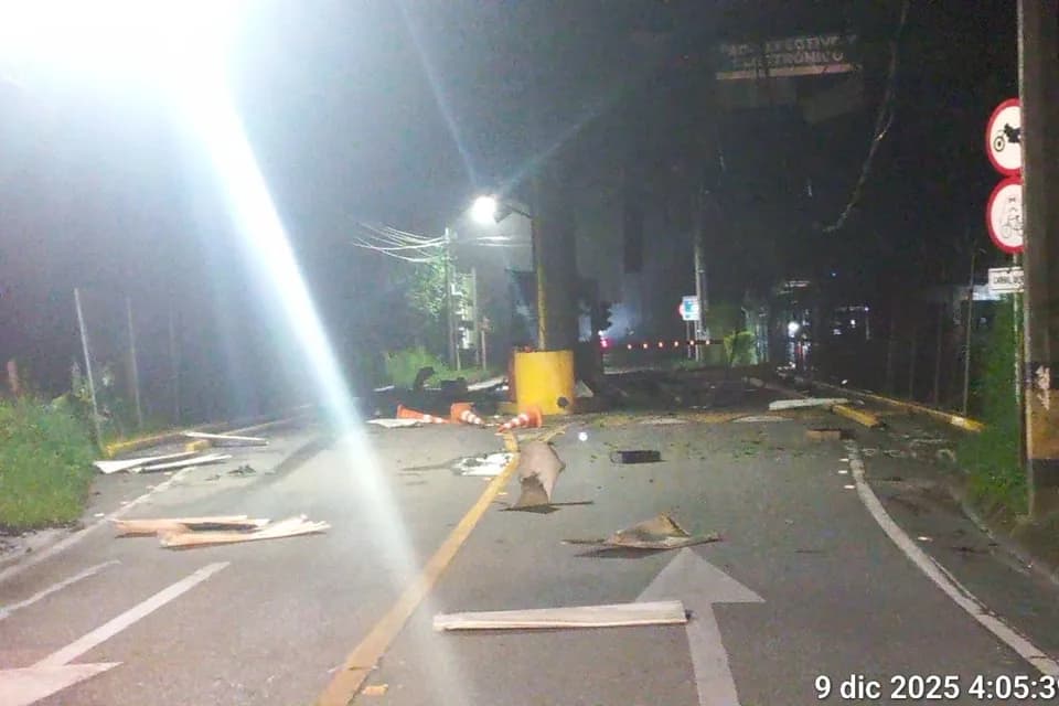 El ELN realizó un atentado en el peaje Palo Cabildo en la vía entre Copacabana y Barbosa en la madrugada de este nueve de diciembre
