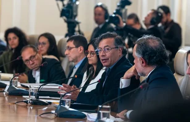 Como traición al pueblo calificó Petro el acuerdo para archivar la Reforma a Laborar; convocó manifestaciones en las calles