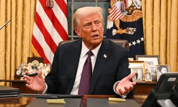 El presidente Donald Trump aseguró que los estadounidenses recibirán un bono de 2.000 dólares por los aranceles