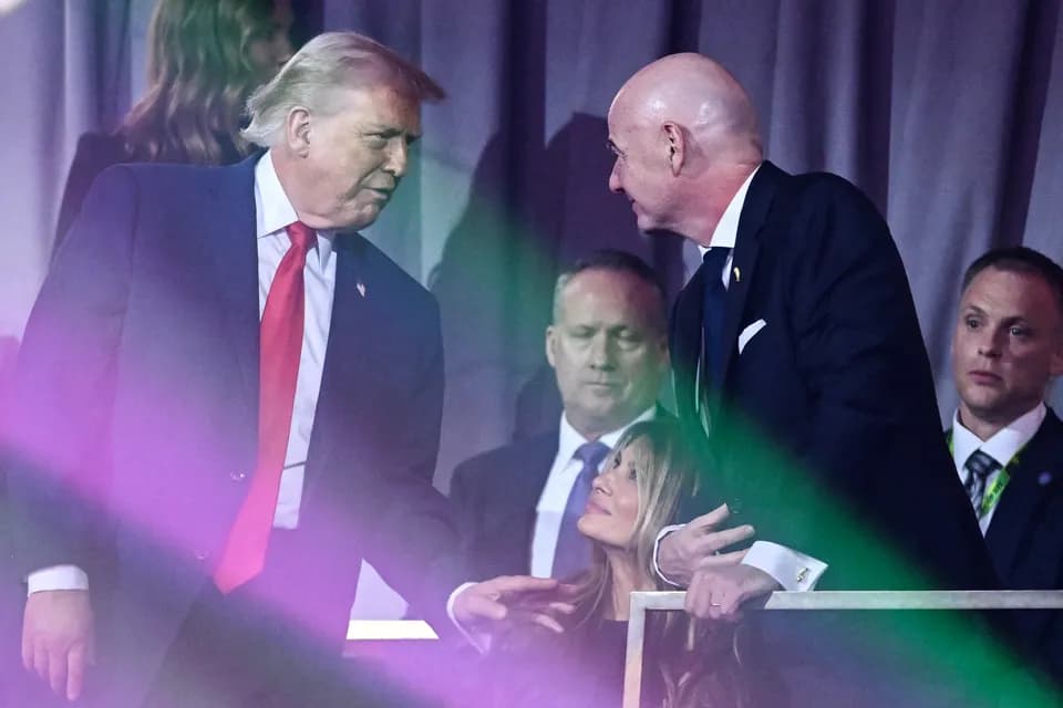 Crece escándalo por la suspensión por tarjeta roja de Balogun después de que Trump llamara al presidente de la Fifa