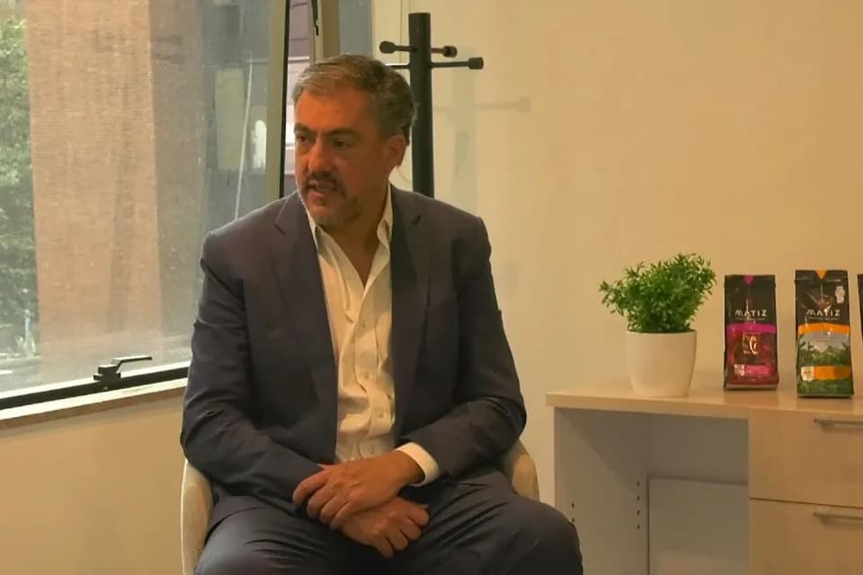 Ortega confiesa que lo inteligente sería que GEB compre ISA, pues geopolíticamente Colombia podría manejar la interconexión eléctrica desde Guatemala hasta Chile; cree que el BanRepública debe hacer l