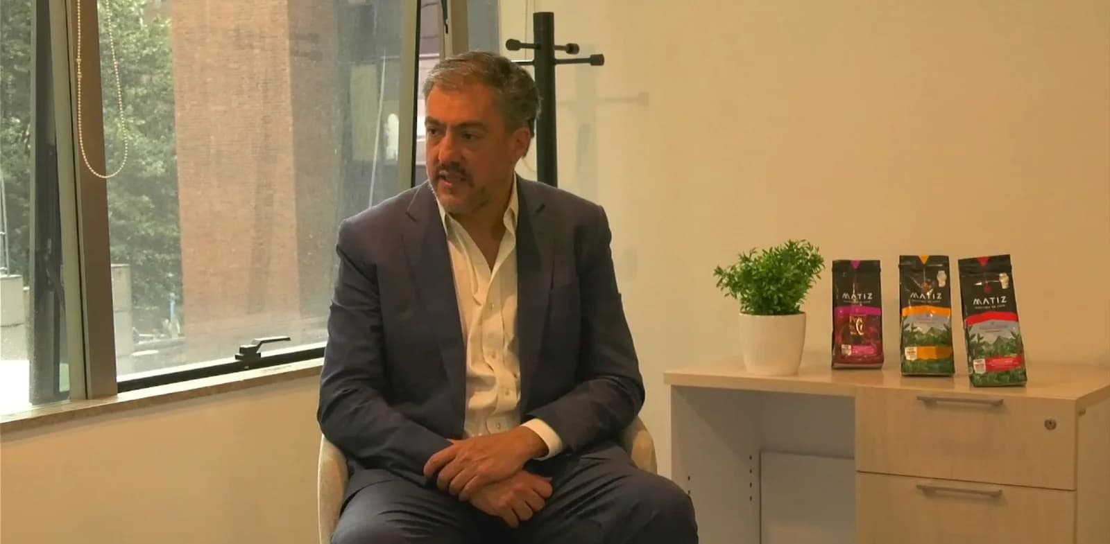 Ortega confiesa que lo inteligente sería que GEB compre ISA, pues geopolíticamente Colombia podría manejar la interconexión eléctrica desde Guatemala hasta Chile; cree que el BanRepública debe hacer l