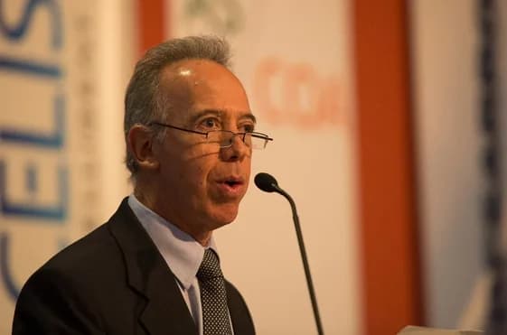 ¿No es el momento de retomar el compromiso con el esfuerzo para lograr mejor asimilación educativa?, dice Sergio Clavijo