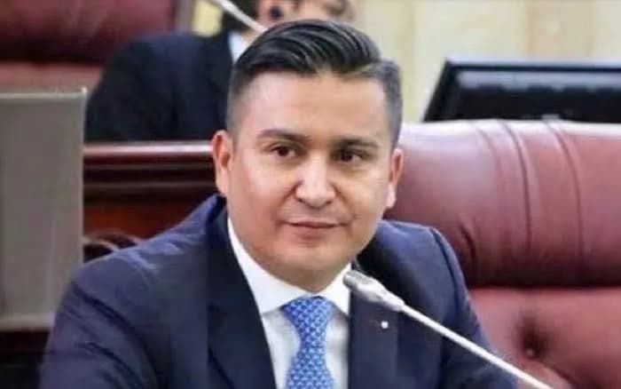 Consenso político para elegir al liberal Jorge Laverde Vargas como nuevo contralor general de la República en reemplazo de Carlos Hernán Rodríguez