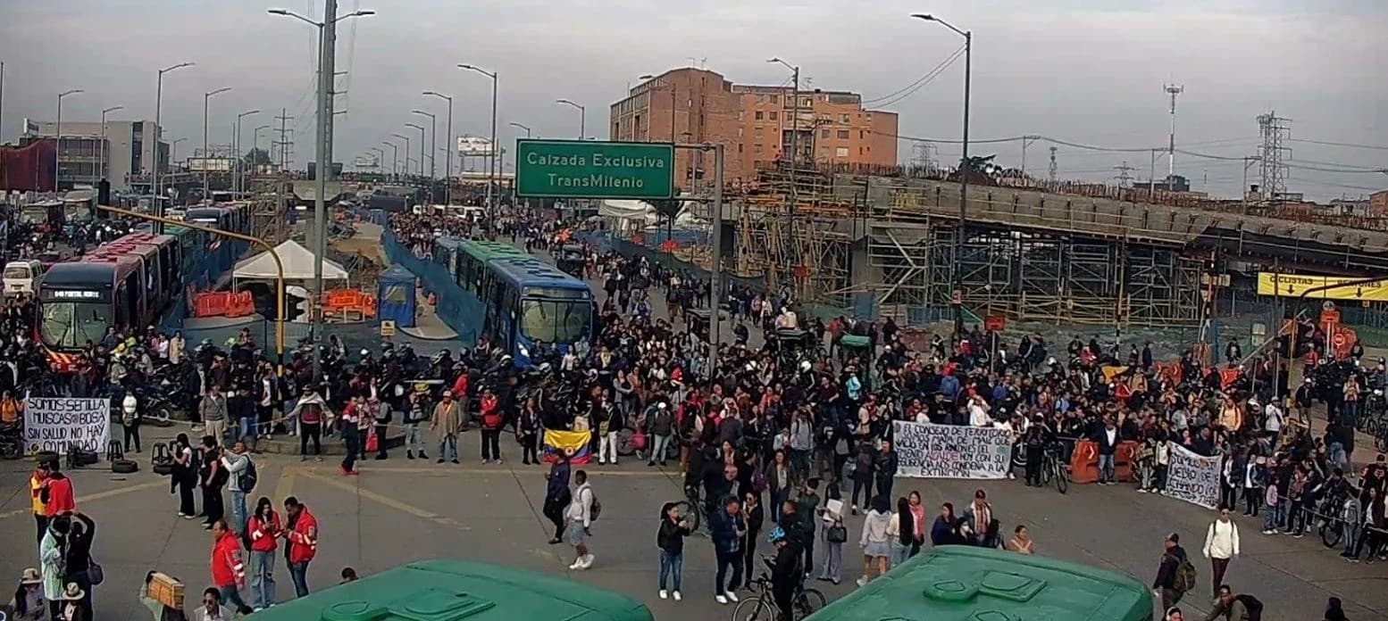 El ingreso y la salida de Bogotá por la Autopista Sur se encuentran bloqueadas por manifestaciones de indígenas