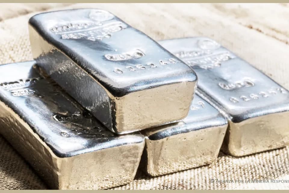 La plata se desploma un 15% y el oro cae un 7%, arrastrando a las mineras y a los ETF