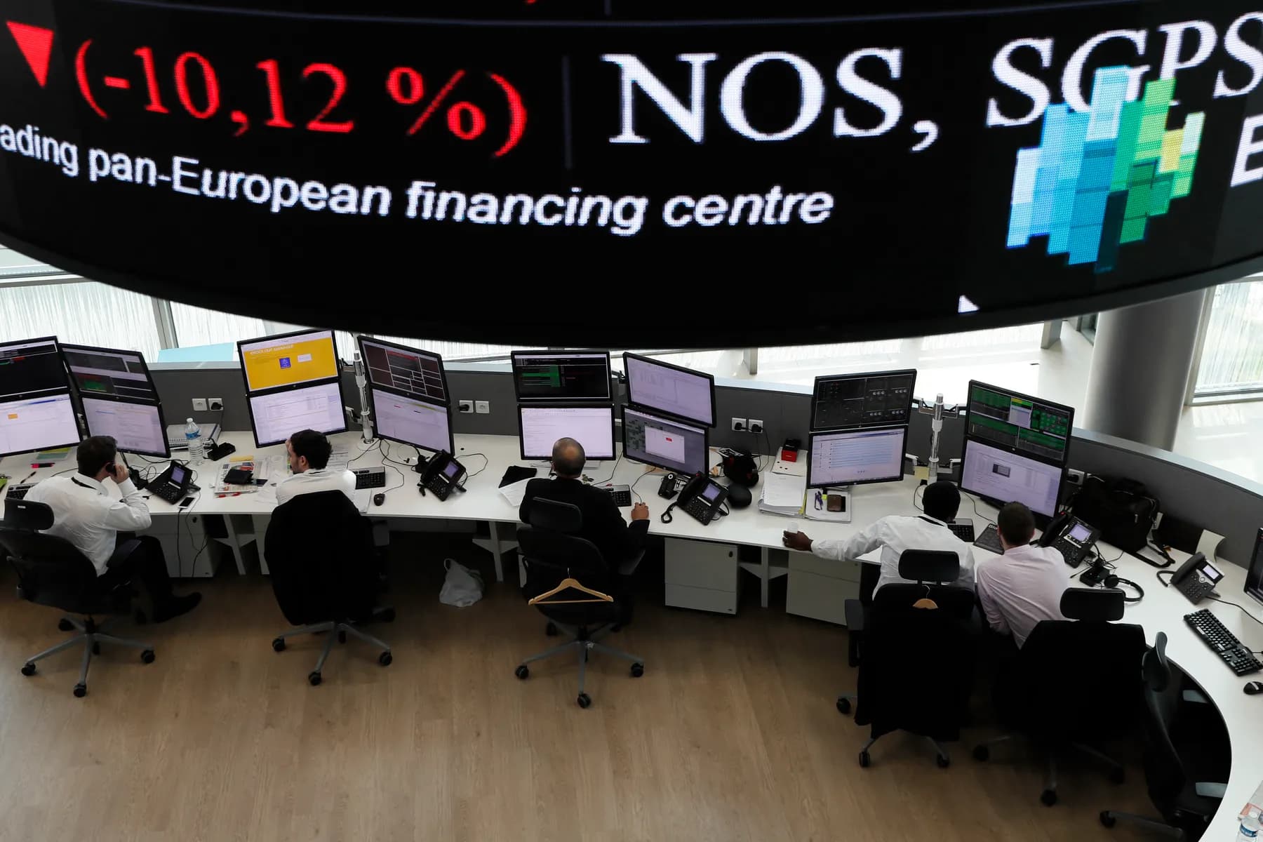 Bolsas europeas cayeron ante el repunte de los bonos, el crudo y la tensión en Medio Oriente