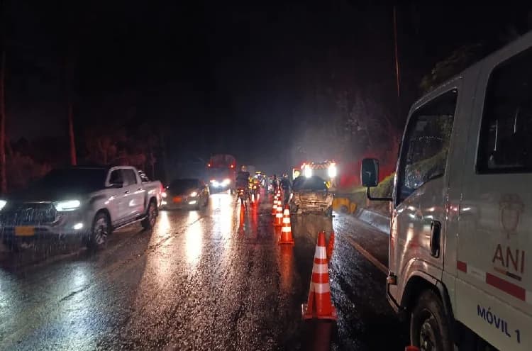 Continúan acciones coordinadas para atender las emergencias ocasionadas por las fuertes lluvias en la Vía Bogotá–Villavicencio