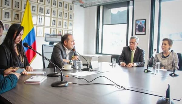 El Ministerio del Trabajo y el Club El Nogal acordaron una ruta de trabajo para revisar 70 despidos y subsanar incumplimientos laborales