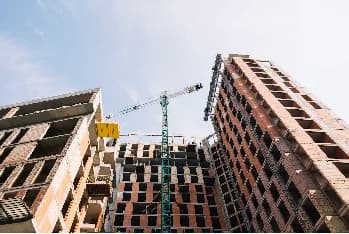 Ministerio de Vivienda revisa proyectos financiados con recursos públicos y revela proyectos estancados, obras cuestionadas y recursos sin ejecutar