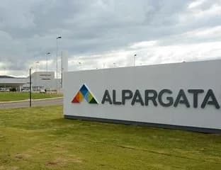 La empresa multinacional brasileña de calzado, Alpargatas, se prepara para una nueva deuda de aproximadamente US$58 millones y fortalece su posición de efectivo
