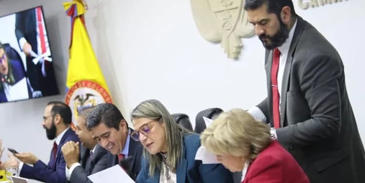 Pasó a segundo debate Reforma Constitucional por medio del cual se adopta una reforma política y electoral que establece financiación del 100% y se dejó abierto el debate del voto obligatorio