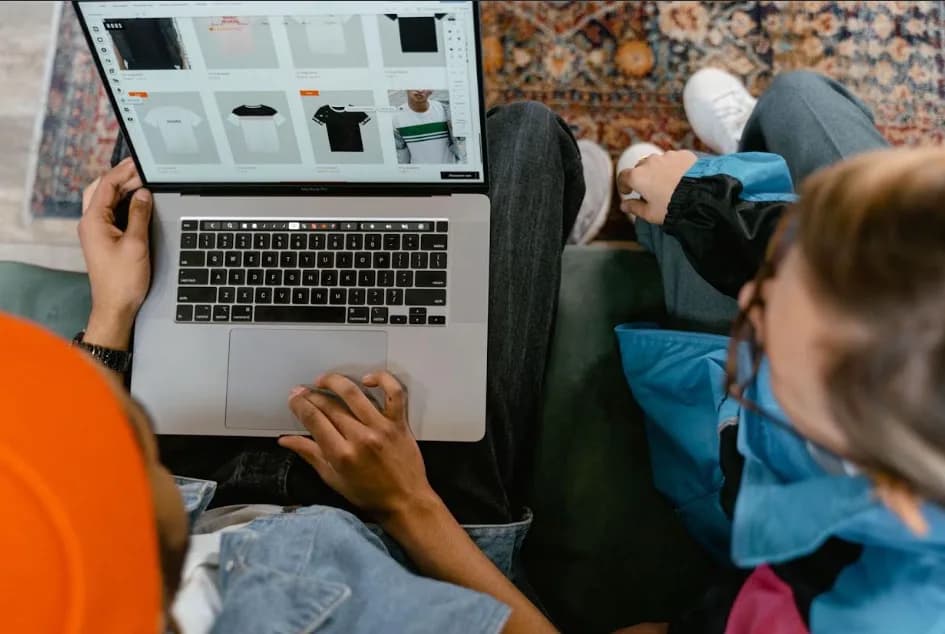 ChatGPT y Gemini influyen en decisiones de compra de los consumidores colombianos