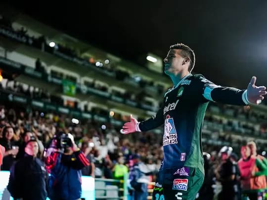 El colombiano James Rodríguez volvió a la titular de Club León en el fútbol mexicano y marcó el gol de la victoria ante Chivas