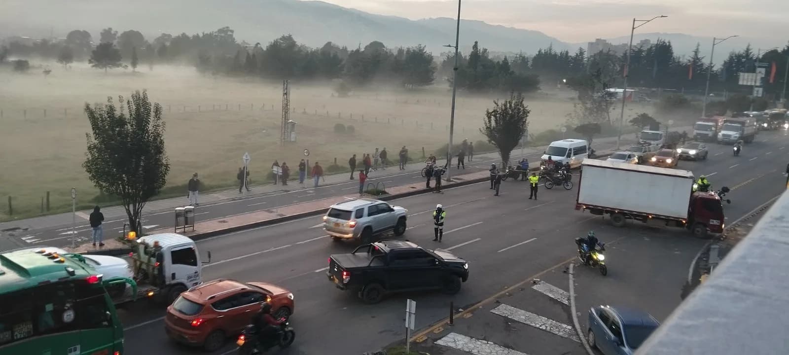 Por emergencia presentada en la Autopista Norte tras fuertes lluvias, hay cierres y rutas sin prestar su servicio