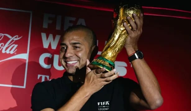 El trofeo original de la Copa Mundial de la Fifa regresó a Bogotá de las manos de David Trezeguet y Coca-Cola