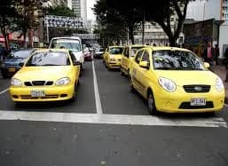 Paro de taxistas en Bogotá: hay bloqueos hacia el aeropuerto Eldorado y se adelanta plan tortuga