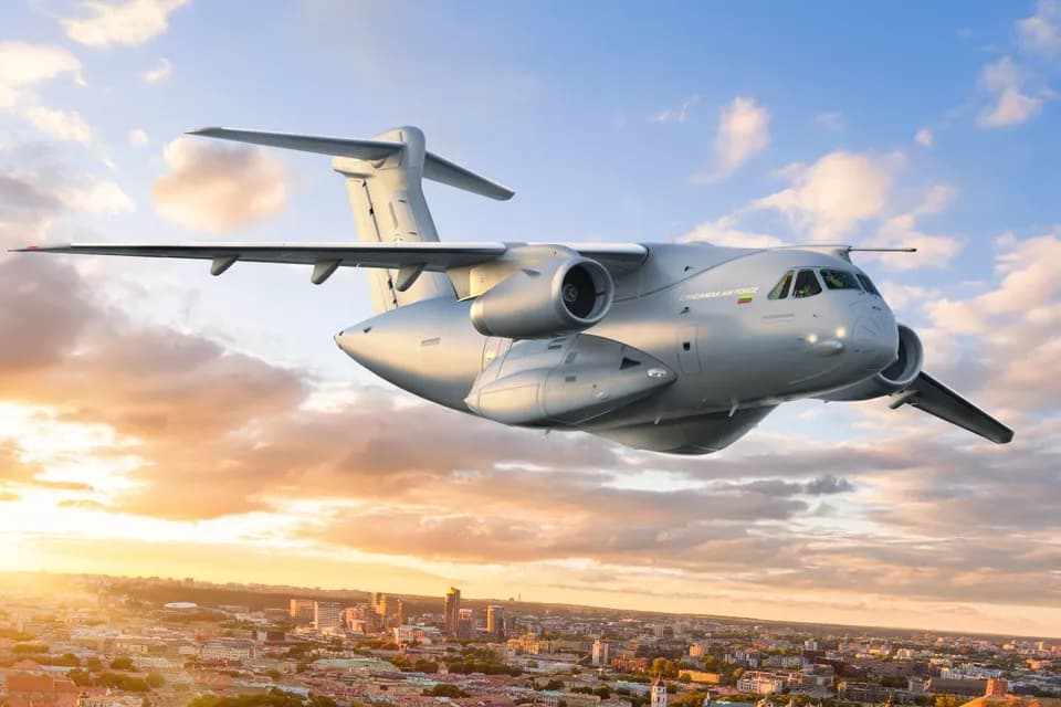 El fabricante brasileño de aviones Embraer está negociando con Colombia y Chile la venta de su avión de transporte militar C-390