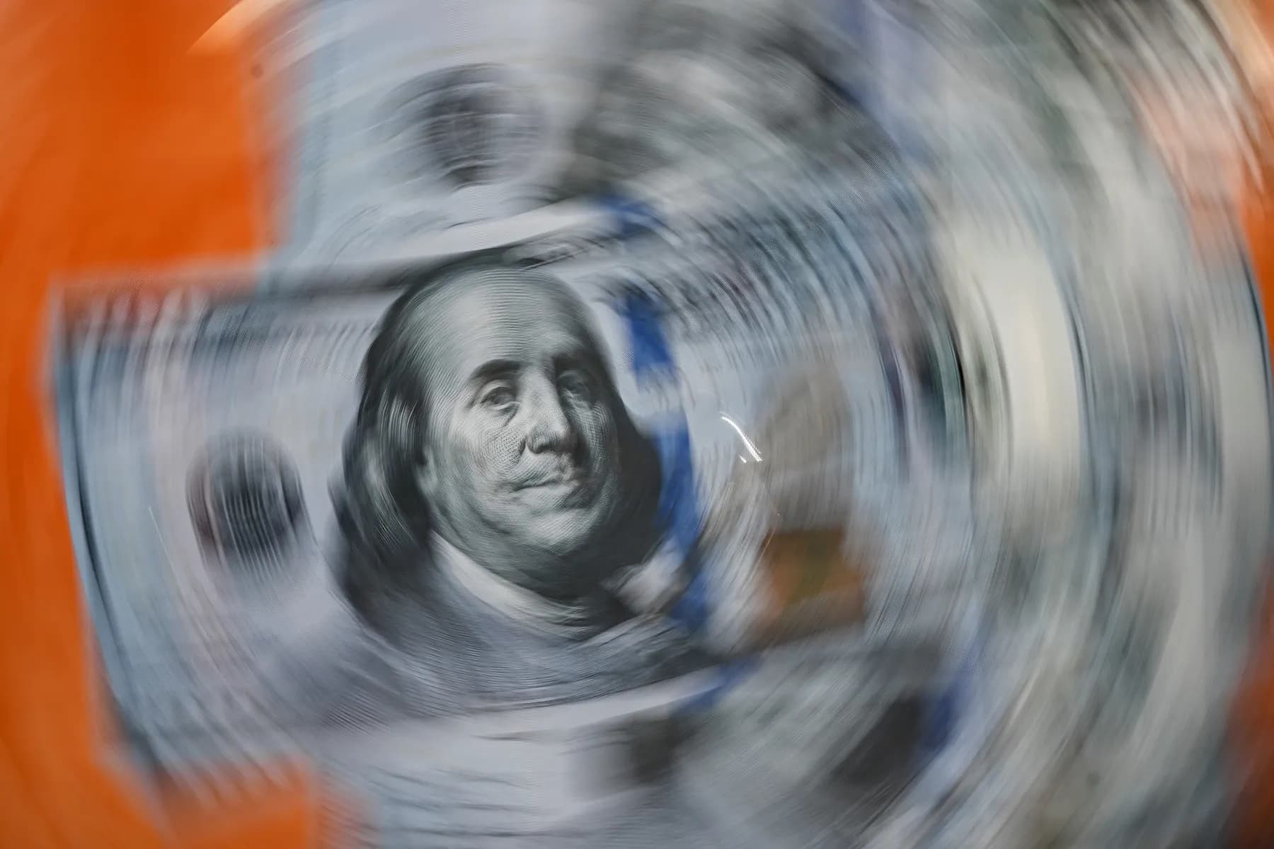 Tasa Representativa del Mercado que regirá hasta el martes será de $3.216,01: subió $6,23 ó 0,19% frente a la anterior ($3.209,78), dólar cerró en el spot en $3.241,50