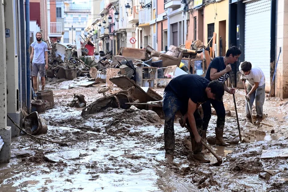 A 140 se elevó la cifra de muertos por las peores inundaciones registradas en España en más de 50 años